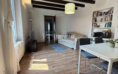 Luminoso quadrilocale in centro con box !