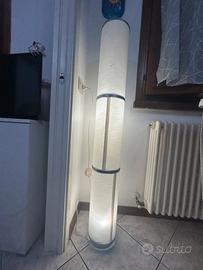 Lampada da terra a colonna moderna bianca