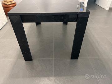 Tavolo 140x90 effetto marmo nero – moderno