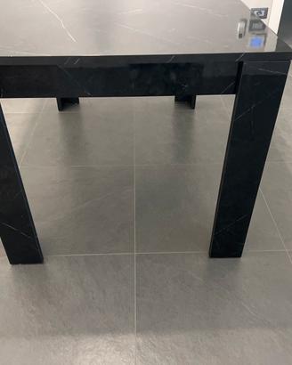 Tavolo 140x90 effetto marmo nero – moderno