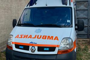Ambulanza Renault Master - 2004