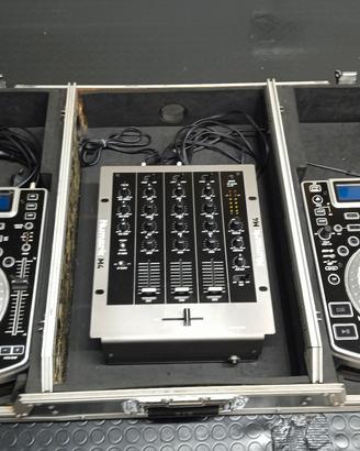 Console DJ Numark NDX 400 con mixer.