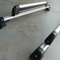 portapacchi con accessorio porta sci o snowboard 