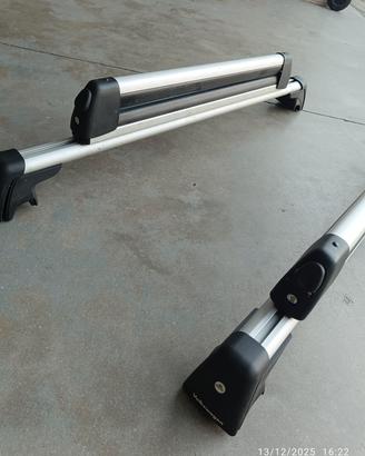 portapacchi con accessorio porta sci o snowboard 