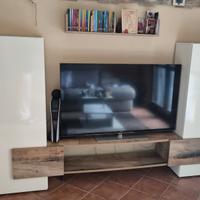 Parete attrezzata bianca