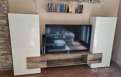 Parete attrezzata bianca