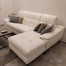 Divano 3 posti in pelle bianca con chaise longue