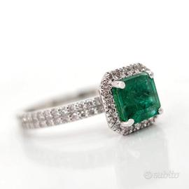 Anello con Smeraldo 1,2 ct e Diamanti naturali