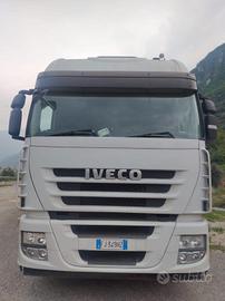 Iveco magirus 500 e5 con semirimorchio frigo.