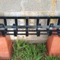 Fioriere in ferro battuto e griglie decorative