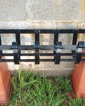 Fioriere in ferro battuto e griglie decorative