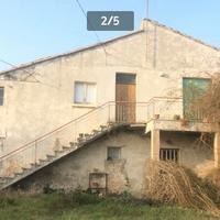 Casolare piu' terreno di circa 2,8 ha