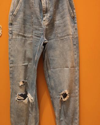 Jeans strappati in denim 