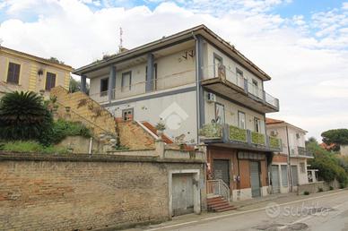 5 LOCALI A FRANCAVILLA AL MARE