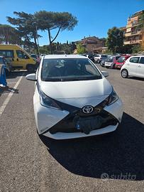Toyota Aygo bianca