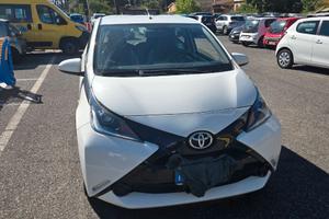 Toyota Aygo bianca