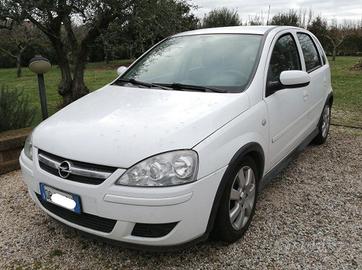 Opel Corsa C (per ricambi)