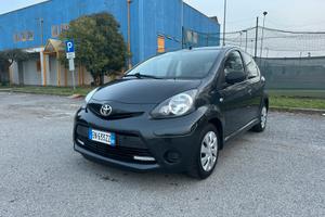 Toyota Aygo 2012 - 1.0 benzina Neopatentati