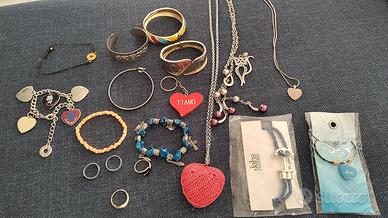 Bracciali, collane e anelli