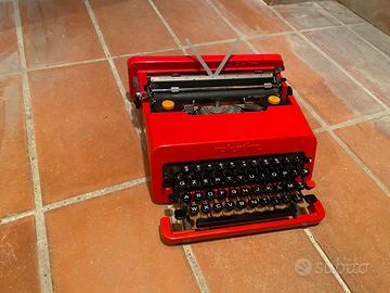 Macchina da scrivere Olivetti Modello Valentine