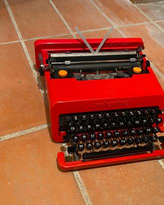 Macchina da scrivere Olivetti Modello Valentine