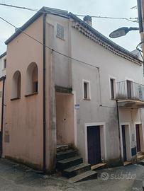 Casetta indipendente in centro storico a Castelluc