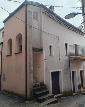 Casetta indipendente in centro storico a Castelluc