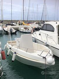 Open Winnebago 19 mt. 5.60, motore Honda 40/70