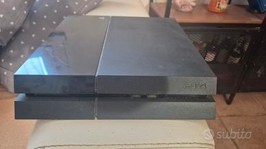playstation 4 con controller e giochi