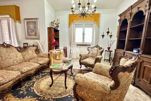 VALENZANO - 4 VANI + 2 ACC. E DOPPIA ESPOSIZIONE