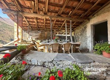 Rustico / Casale di 180 m² con più di 5 locali a E