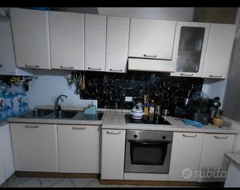 Cucina completa in buone condizioni 