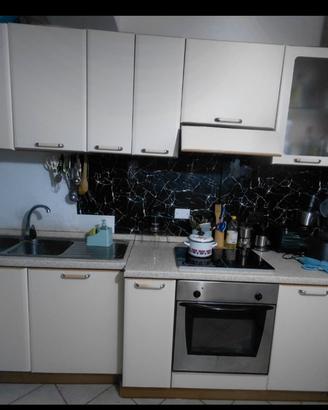 Cucina completa in buone condizioni 