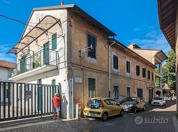 Sottotetti da ristrutturare+posti auto Garbagnate
