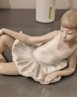 statua porcellana  LLADRO NAO YOUNG