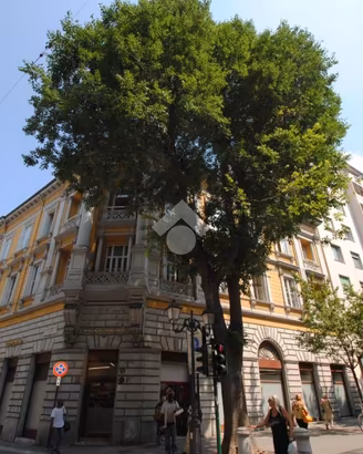 2 LOCALI A TRIESTE