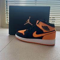 Air Jordan 1 Mid black vivod orange