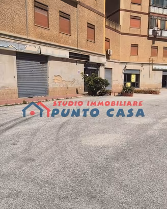 PRESSI VIALE DELLA PROVINCIA - Locale + parcheggio