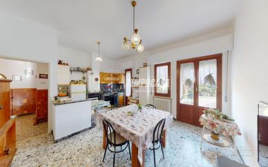 QUADRILOCALE DI 95MQ ABITABILE DA SUBITO CON BALCO