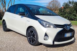 Toyota Yaris 1.5 Hybrid Trend White Ed. (12/2016)