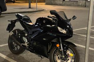 Yamaha YZF R3 2023  colorazione nera
