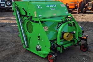 Trincia taglia erba a mazze raccogli rami e erba