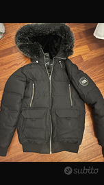 Giacca nera con cappuccio