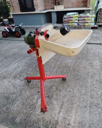 Mulino elettrico con vasca per cereali