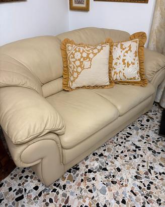 divani tre e due posti in vera pelle beige 