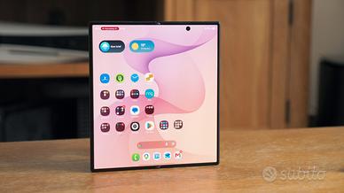 è Samsung fold 8 