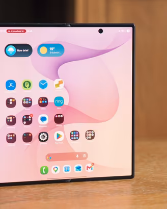 è Samsung fold 8 