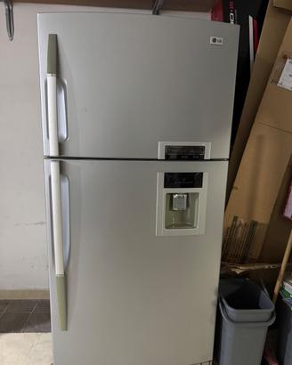 Frigorifero LG No Frost 524 L con dispenser acqua