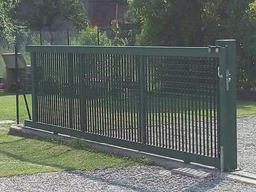 Cancello scorrevole in ferro verniciato