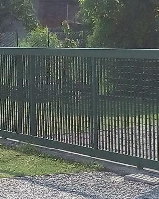Cancello scorrevole in ferro verniciato